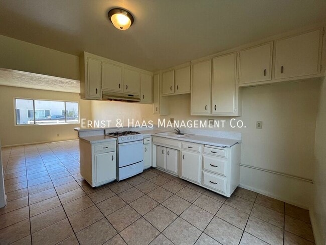 Building Photo - 5940 Atlantic Ave Unit C