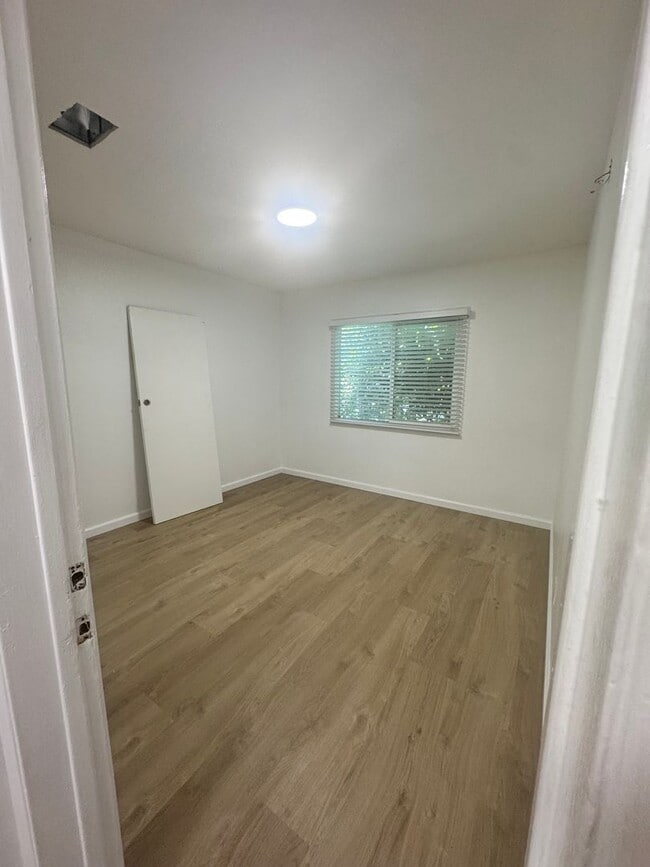 Photo - Saticoy 14937/Tung Unit 14937 Saticoy St  3