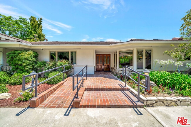 Photo - 1100 Rodeo Rd