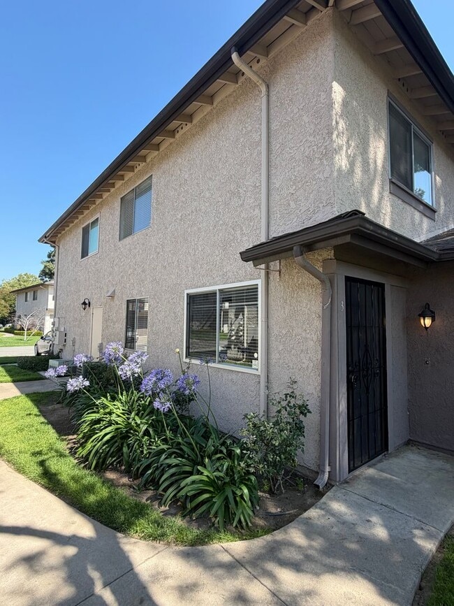 Photo - Beautifully remodeled 2 bed, 1 bath Condo!