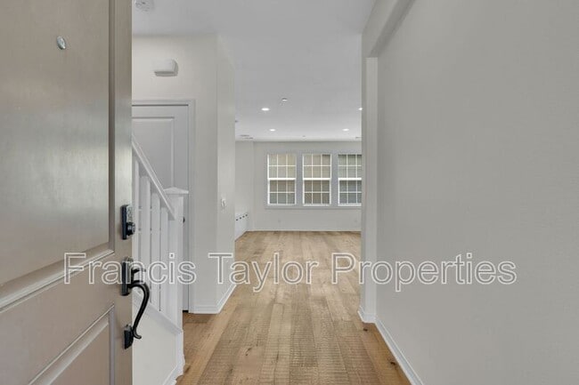 Photo - 3615 Glen Ave
