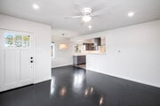 Entry / Living Room - 618 Grand E Ave Unit 2