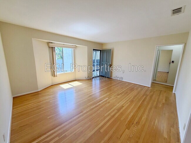 Photo - 5433 Cartwright Ave