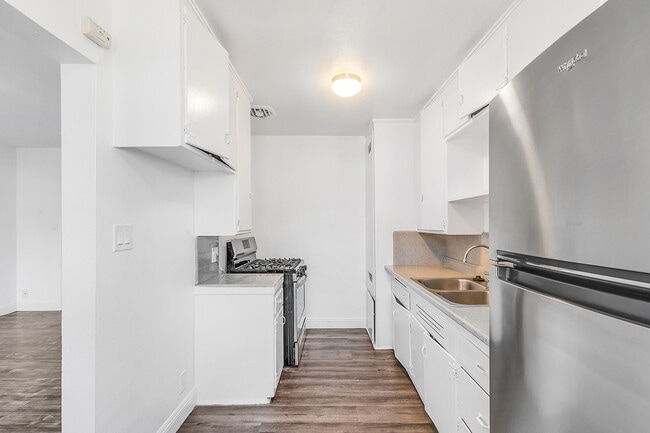 Photo - 1805 W 80th St