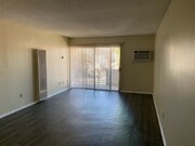 Photo - Villa Tarzana Apartments