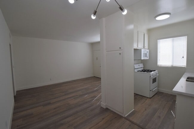 Photo - 4565 Hazeltine Ave Unit 215