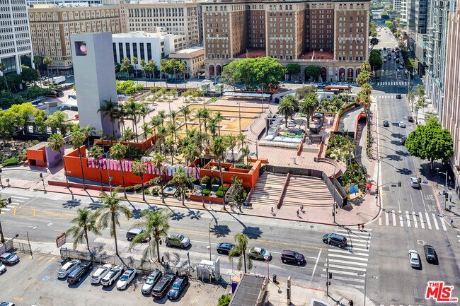 Building Photo - 312 W 5th St Unit 802