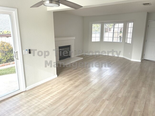 Photo - ***Beautiful 3 bed / 2.5 bath House in a N...