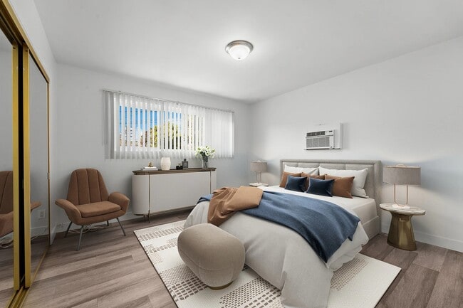 Photo - 925 W 30th St Unit 14