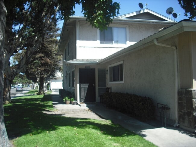 Photo - Nicely Upgraded Corner Townhouse