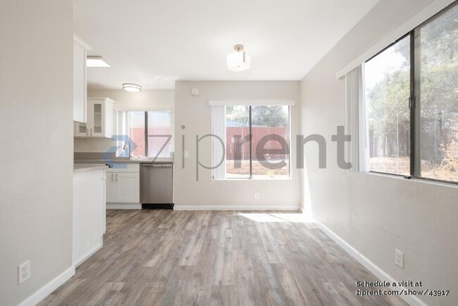 Photo - 955 Postal Way