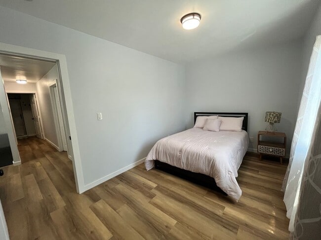 Building Photo - 851 W 40th Pl