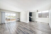 2BR, 2BA - 1030SF - Living Room - Menlo 2