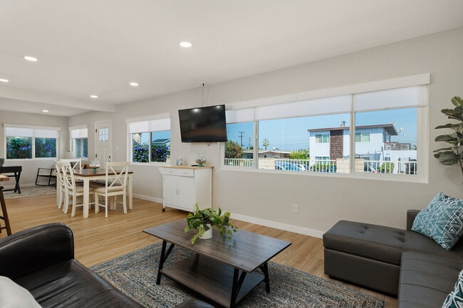 Photo - 1421 Dubuque St Unit House