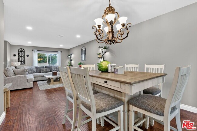 Photo - 2148 Elmdale Ave