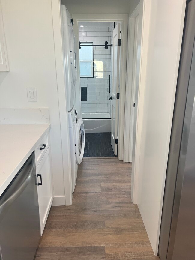 Photo - 1605-1/2 Blossom Lane