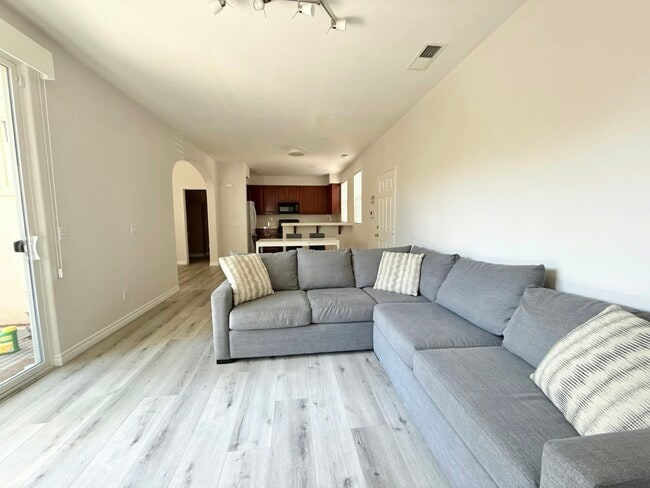 Photo - 956 Mira Lago Way