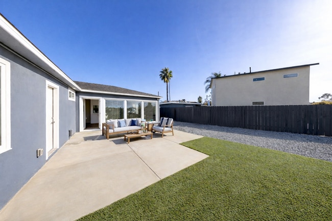 Photo - 5266-5268 Tipton St