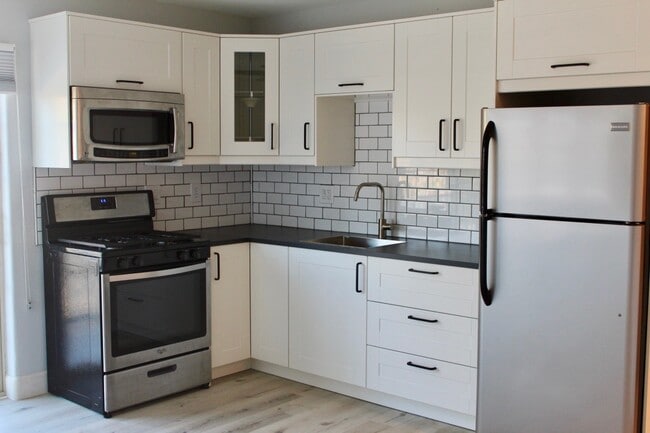 Kitchen - 2252 Cornell Dr Unit B