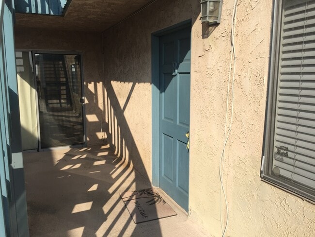 Photo - 637 Manhattan Beach Blvd Unit B