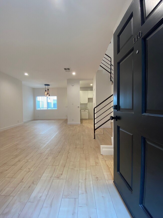 Photo - 1212 N Gower St