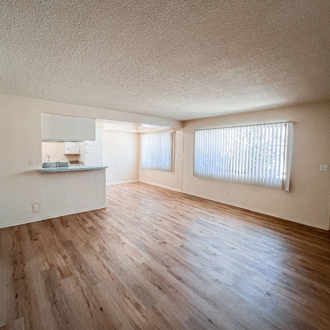 Photo - 1001 E Stearns Ave Unit 5