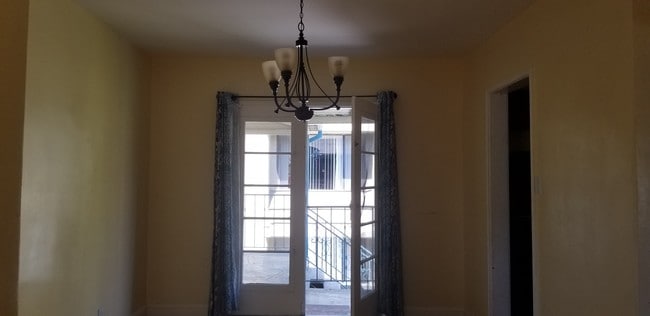 Building Photo - 1033 E Glenoaks Blvd Unit 1033 1-2 Rental