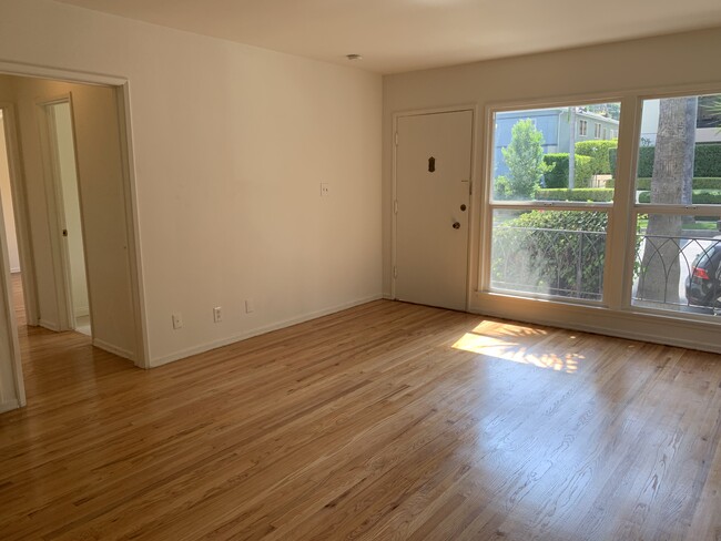 Photo - 408 N Doheny Dr