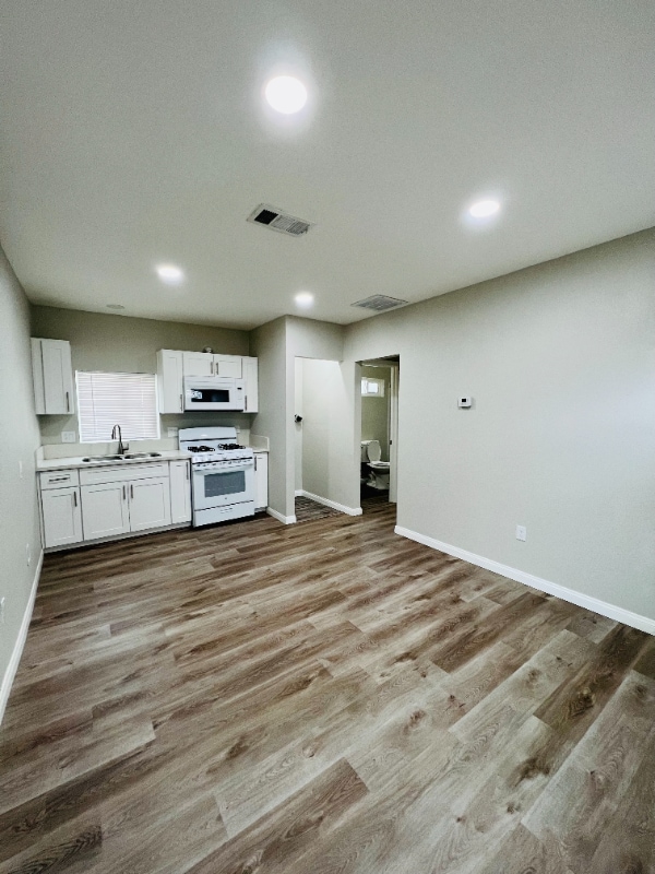 Photo - 21633 Cottonwood Ave