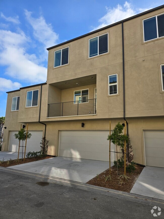 Building Photo - 5350 Seacliff Pl Unit 50 Rental