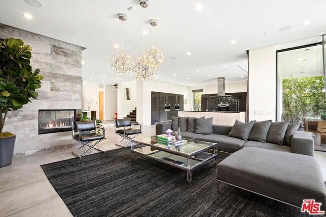 Photo - 853 N Kilkea Dr