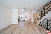 Photo - 608 1/2 N Gramercy Pl