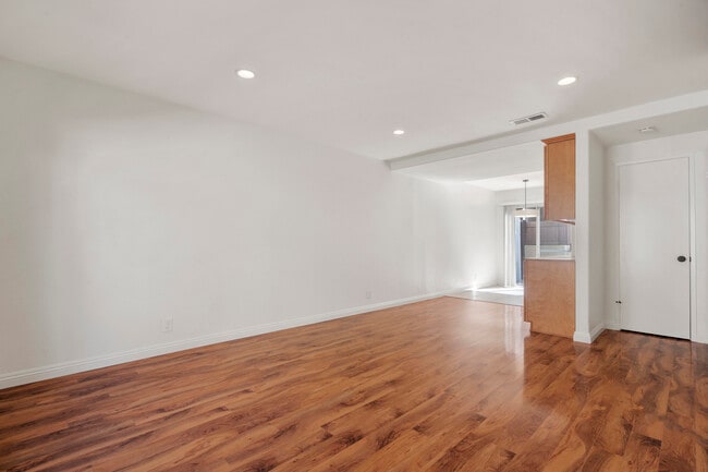 Photo - 212 W Grand Ave