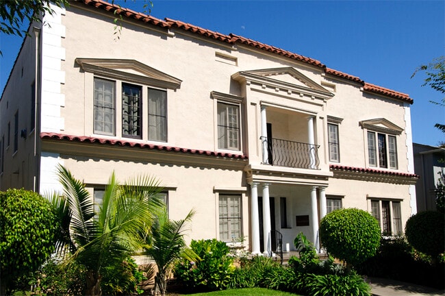 Building Photo - 140 Roxbury Dr Unit 8