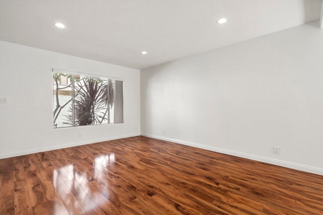 Photo - 212 W Grand Ave