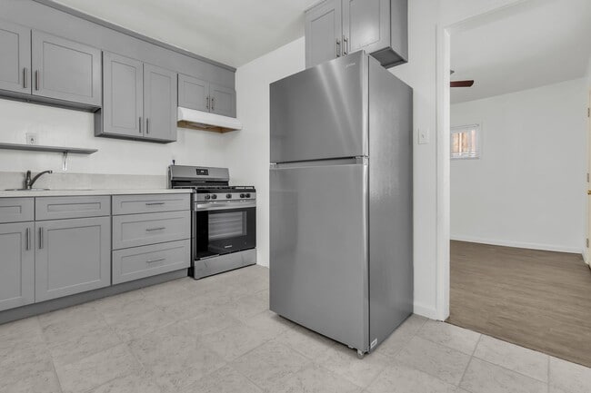 Photo - 447 E 101st St Unit 447 1/2 E 101st St
