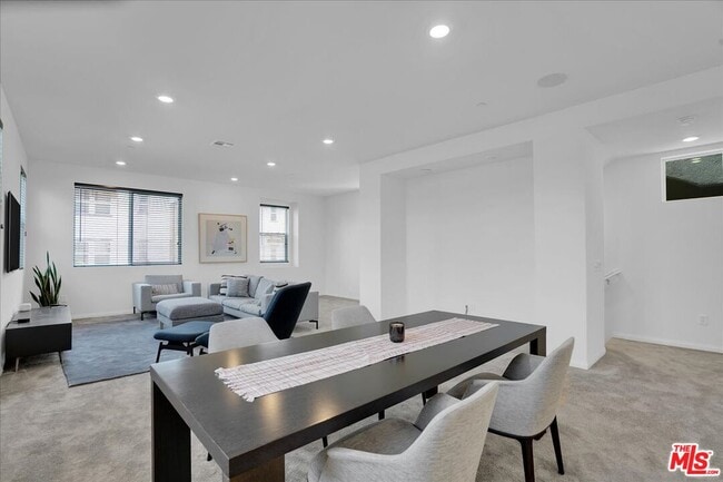 Photo - 725 Daniel Freeman Cir