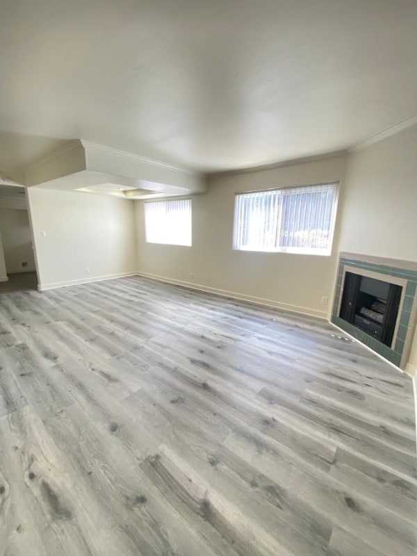 Building Photo - 13012 Riverside Dr Rental
