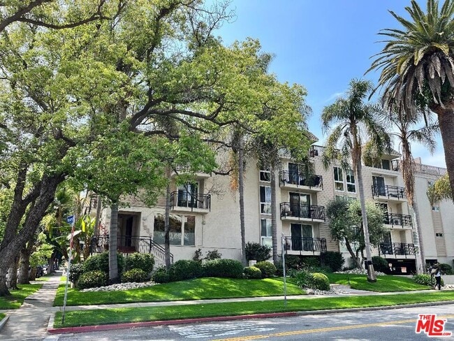 Building Photo - 1885 Veteran Ave Unit 305