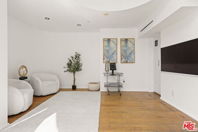 Photo - 1719 Appian Wy Unit 5