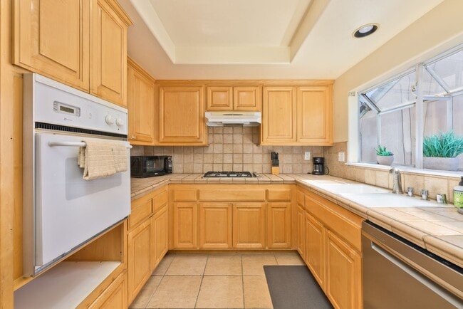 Photo - 9-MONTH FURNISHED WINTER RENTAL MID SEPT 2026 THROUGH MID JUNE 2027 **3-car parking**