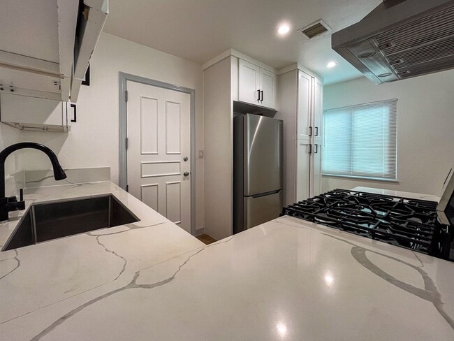 Photo - 10223 S Dixon Ave