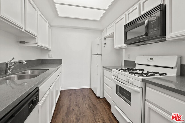 Photo - 1402 Wellesley Ave Unit 101