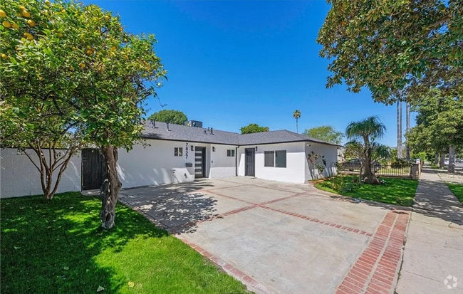 Building Photo - 7827 Hesperia Ave Rental