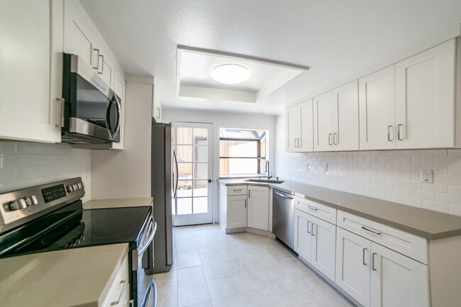 Photo - 9743 Reseda Blvd #3