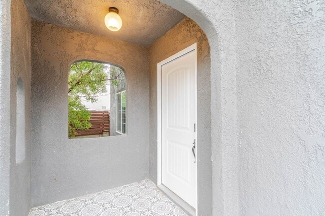 Building Photo - 5630 Craner Ave