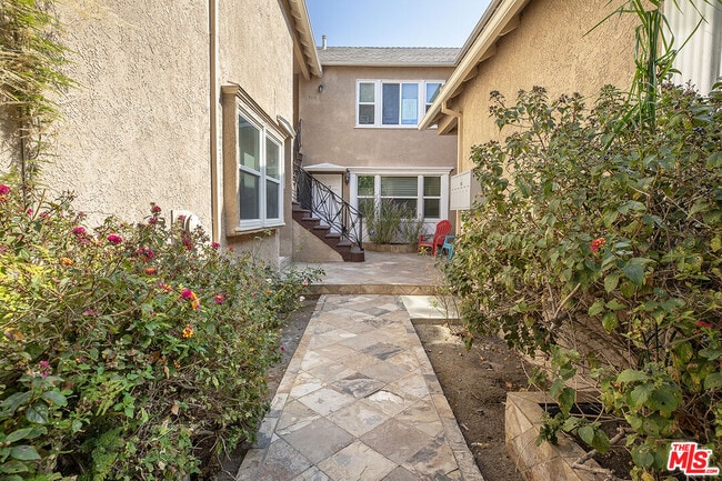Photo - 8517 Pickford St