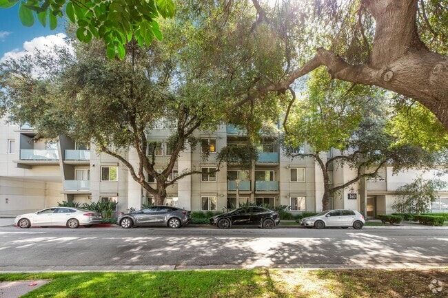Building Photo - 160 S Hudson Ave Rental