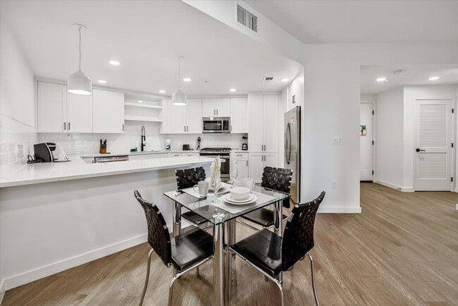 Photo - 375 Camino De La Reina Unit ID1039835P