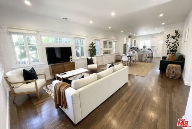 Photo - 3218 W 27th St